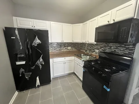 7924 South May Street #1 - Photo 6 of 8