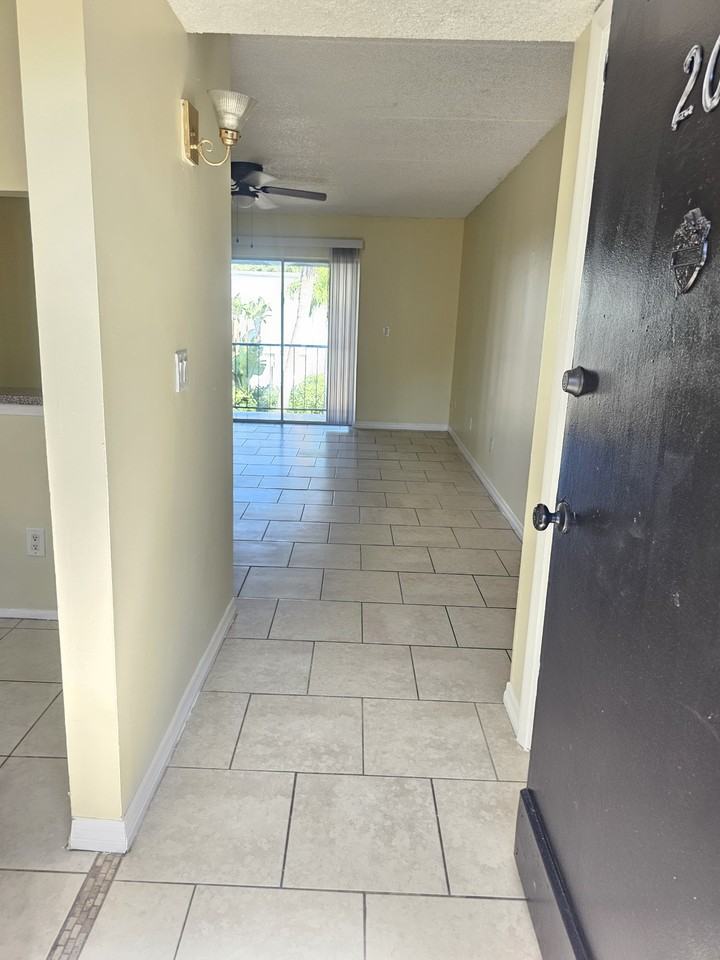 2845 Somerset Park Dr #203 - Photo 3 of 10