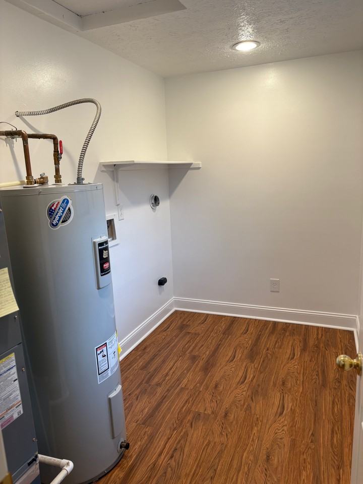 1107 E 105th St #1107 - Photo 4 of 13