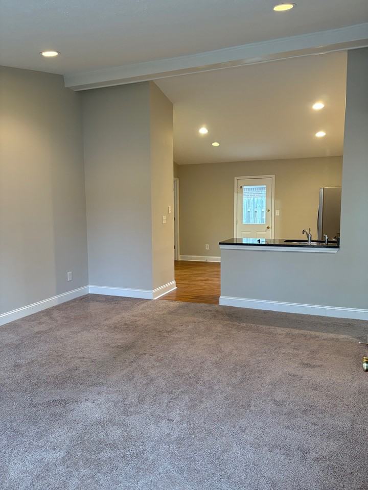 1107 E 105th St #1107 - Photo 5 of 13