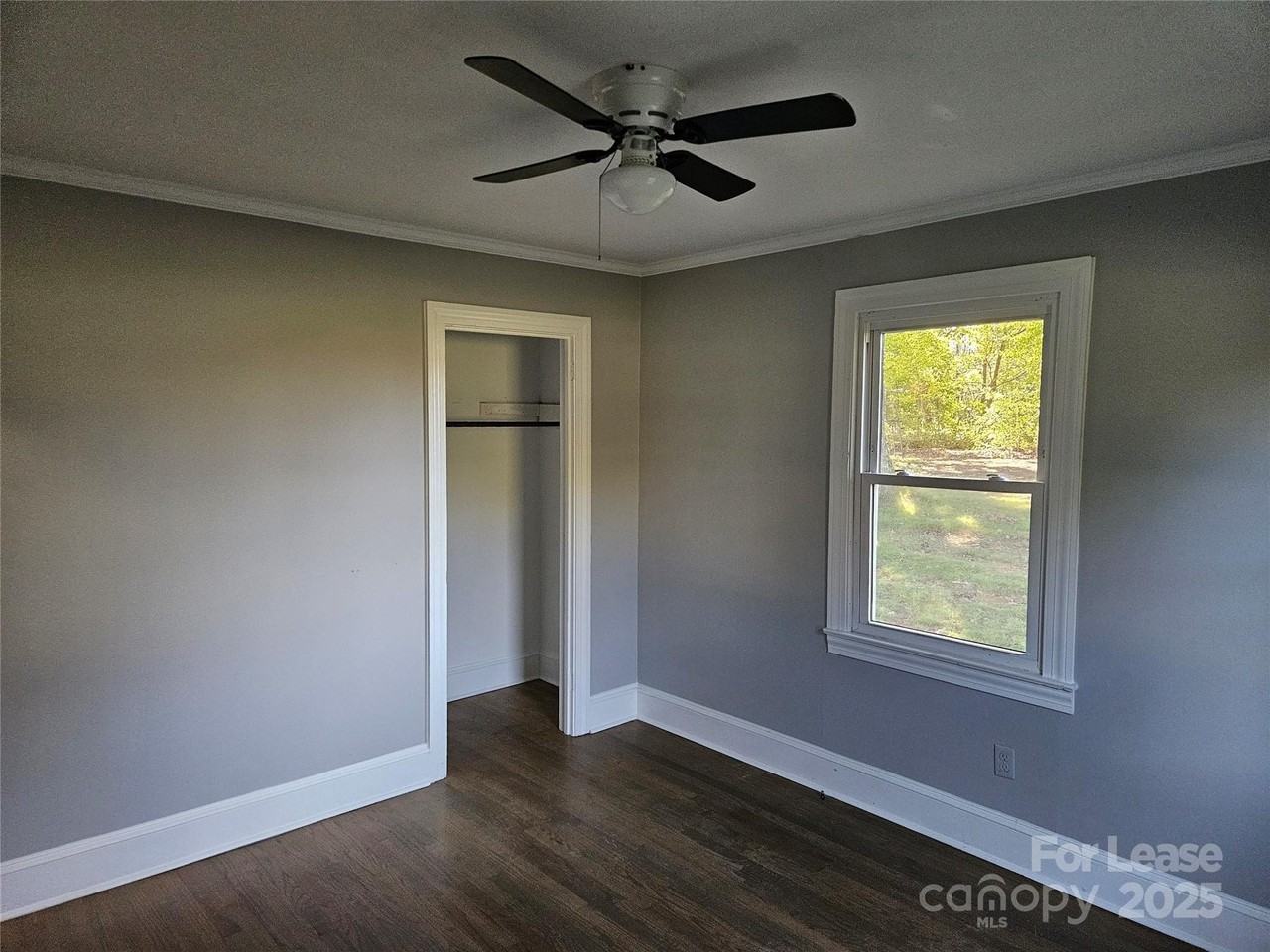 1196 Shearers Rd - Photo 5 of 10