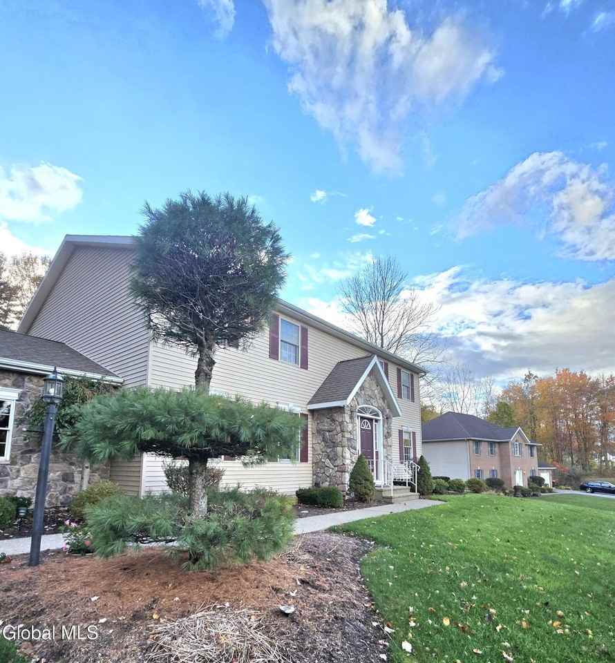 8 Red Maple Ln Unit B #B - Photo 2 of 18