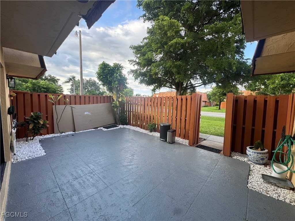 1708 Park Meadows Dr Apt 4 #4 - Photo 2 of 41