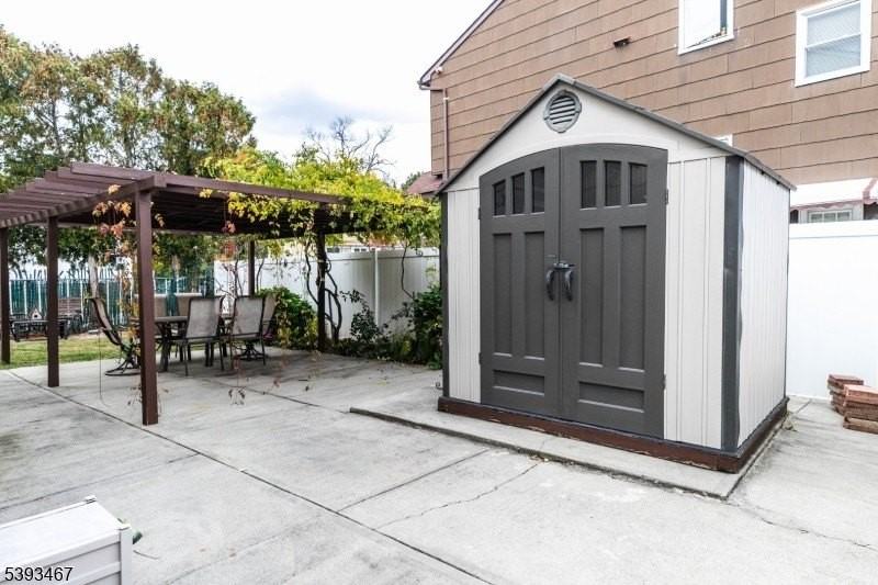 307 Belleville Ave - Photo 4 of 19