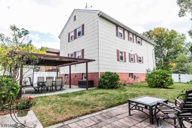 307 Belleville Ave - Photo 5 of 19