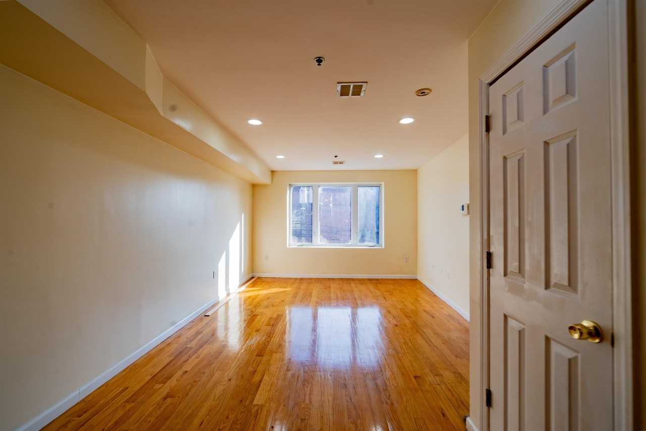 540 29th St #2ndFL - Photo 3 of 12