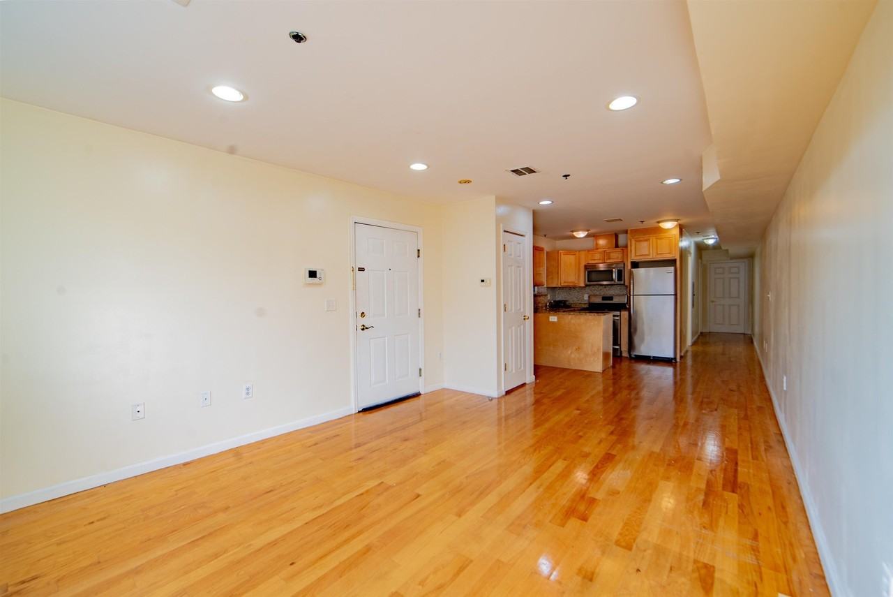 540 29th St #2ndFL - Photo 4 of 12