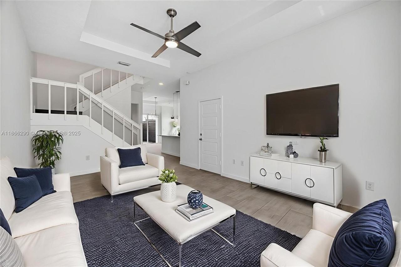 17606 Sw 149th Pl #17606 - Photo 5 of 45