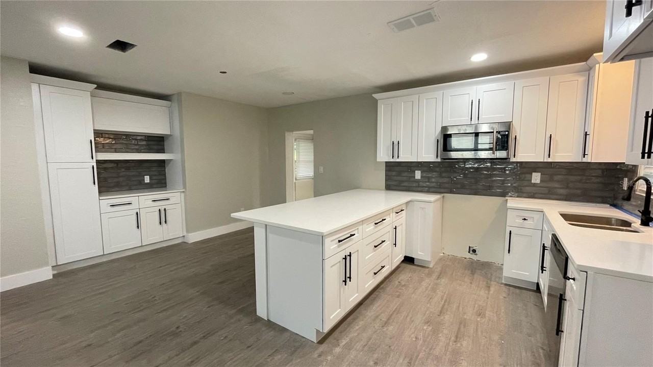 2816 Hargill Dr - Photo 3 of 8