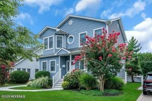 featured image of 207 Pennsylvania Ave