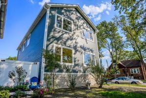 featured image of 2201 N 74th Ct