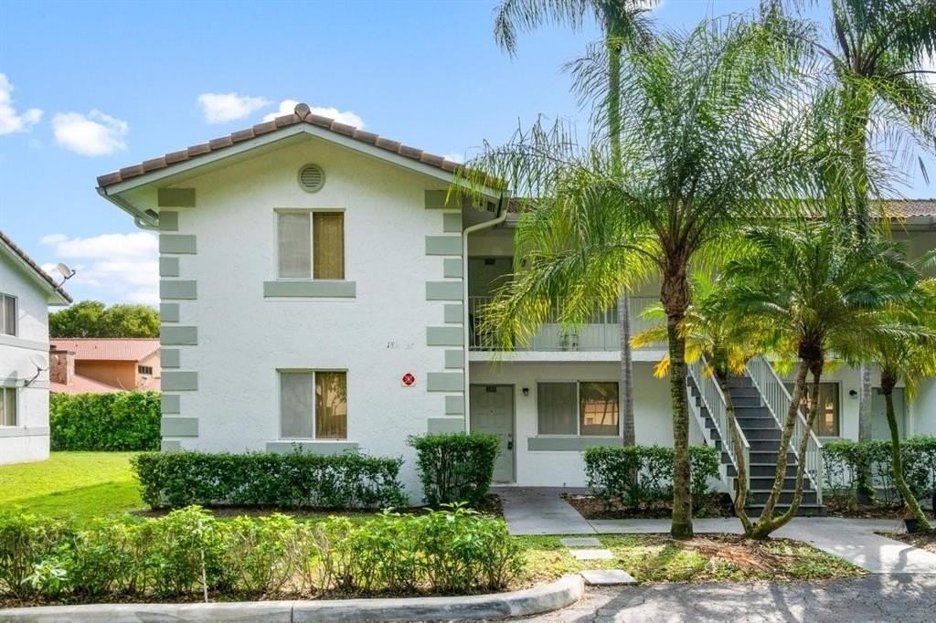 1831 Nw 94th Ave - Photo 3 of 17