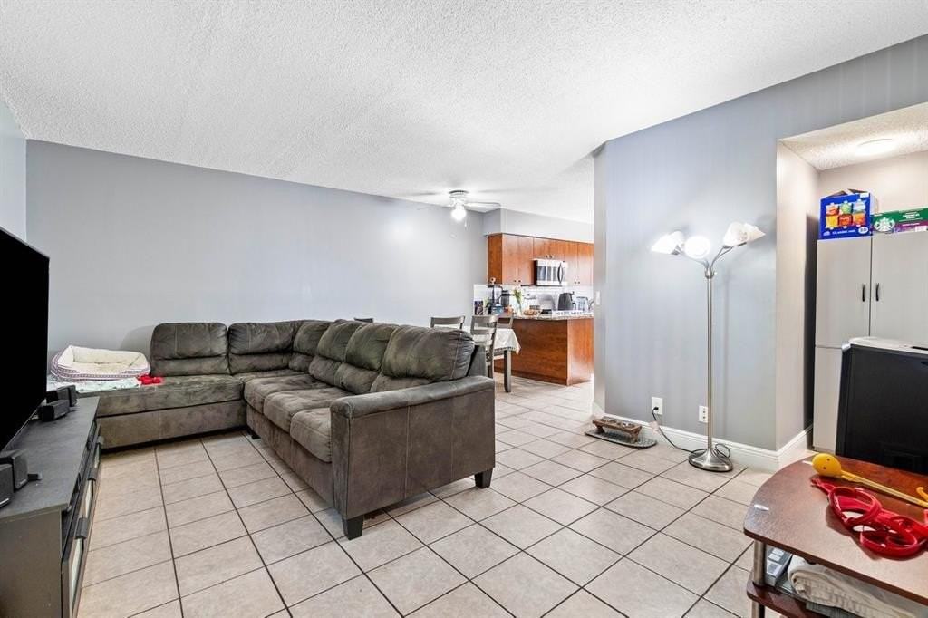 1831 Nw 94th Ave - Photo 5 of 17