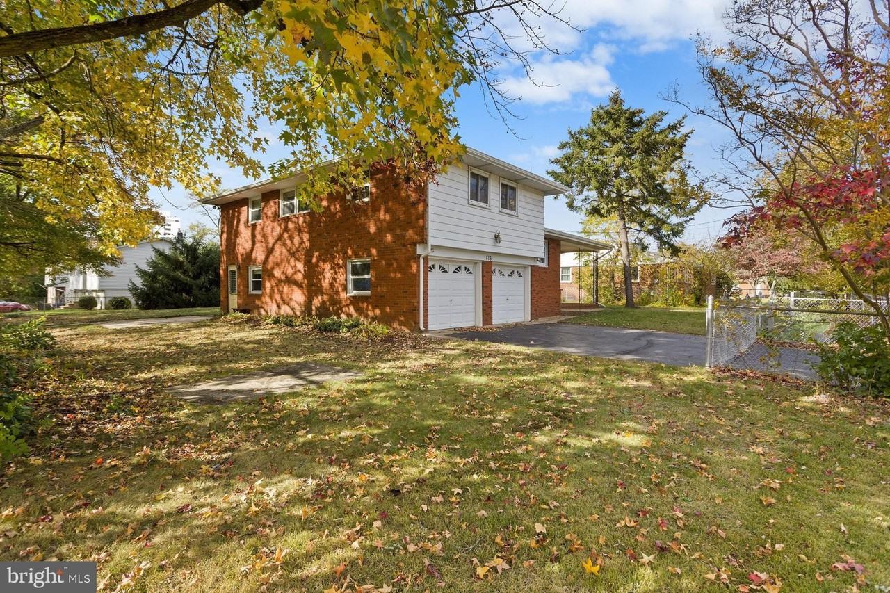 816 East Dr - Photo 2 of 27