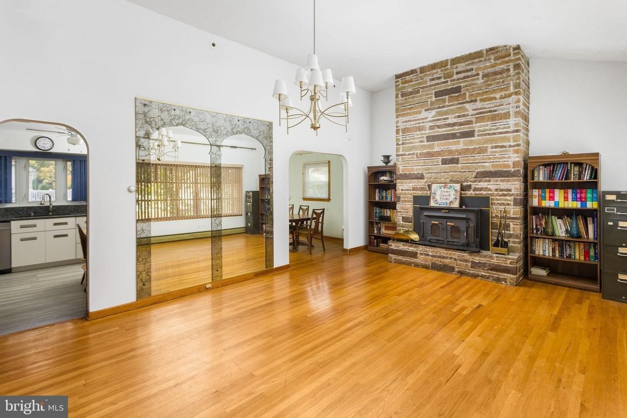 816 East Dr - Photo 4 of 27