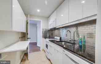 1509 N Rhodes St Apt 2 #2 - Photo 1 of 1