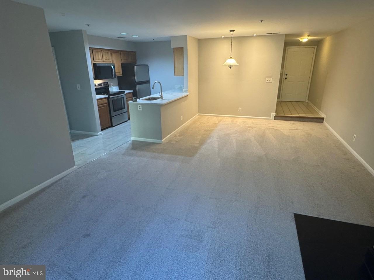 240 South Reynolds Street #304 - Photo 3 of 13