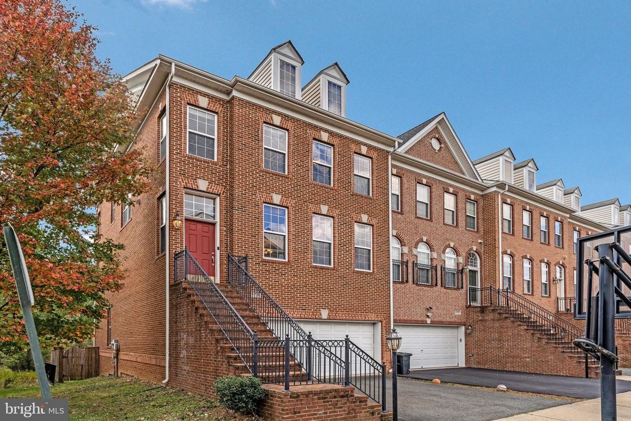 2478 Silk Court - Photo 3 of 32