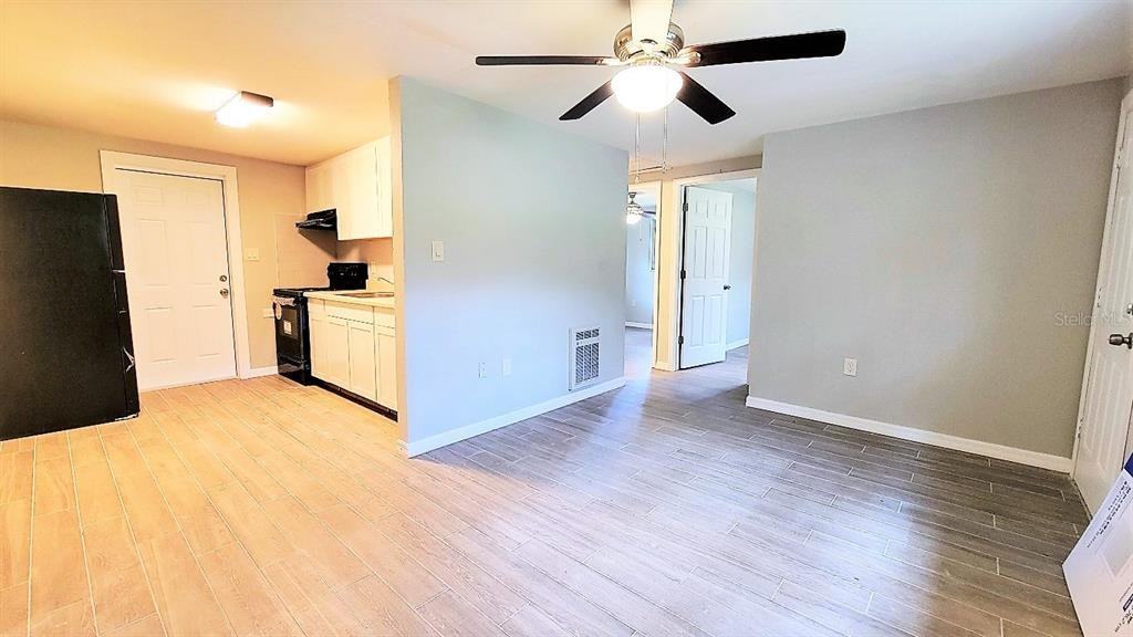 5320 Pine St ##B - Photo 4 of 11