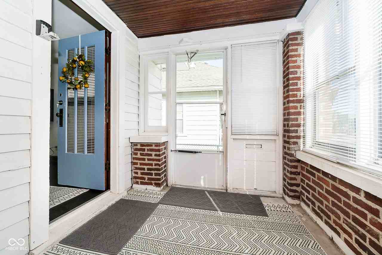 54 S 5th Ave - Photo 4 of 25