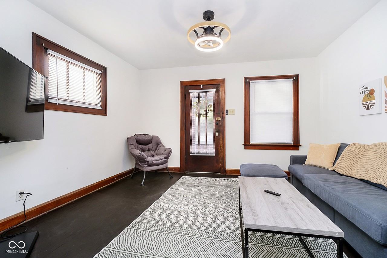 54 S 5th Ave - Photo 5 of 25