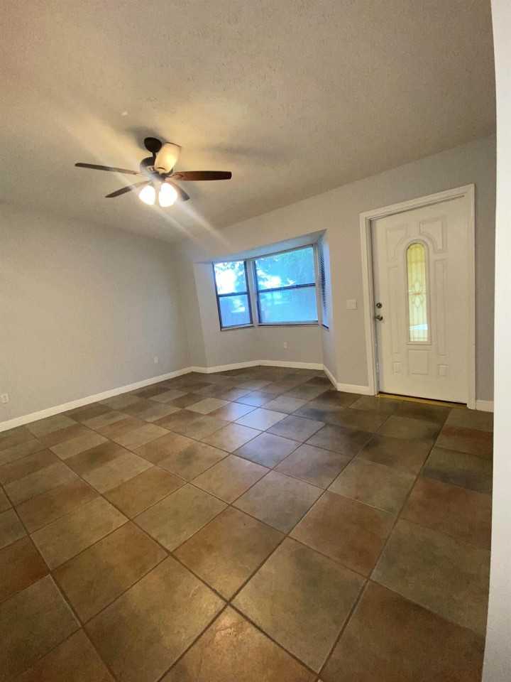 1932 Sw Capri St - Photo 2 of 14