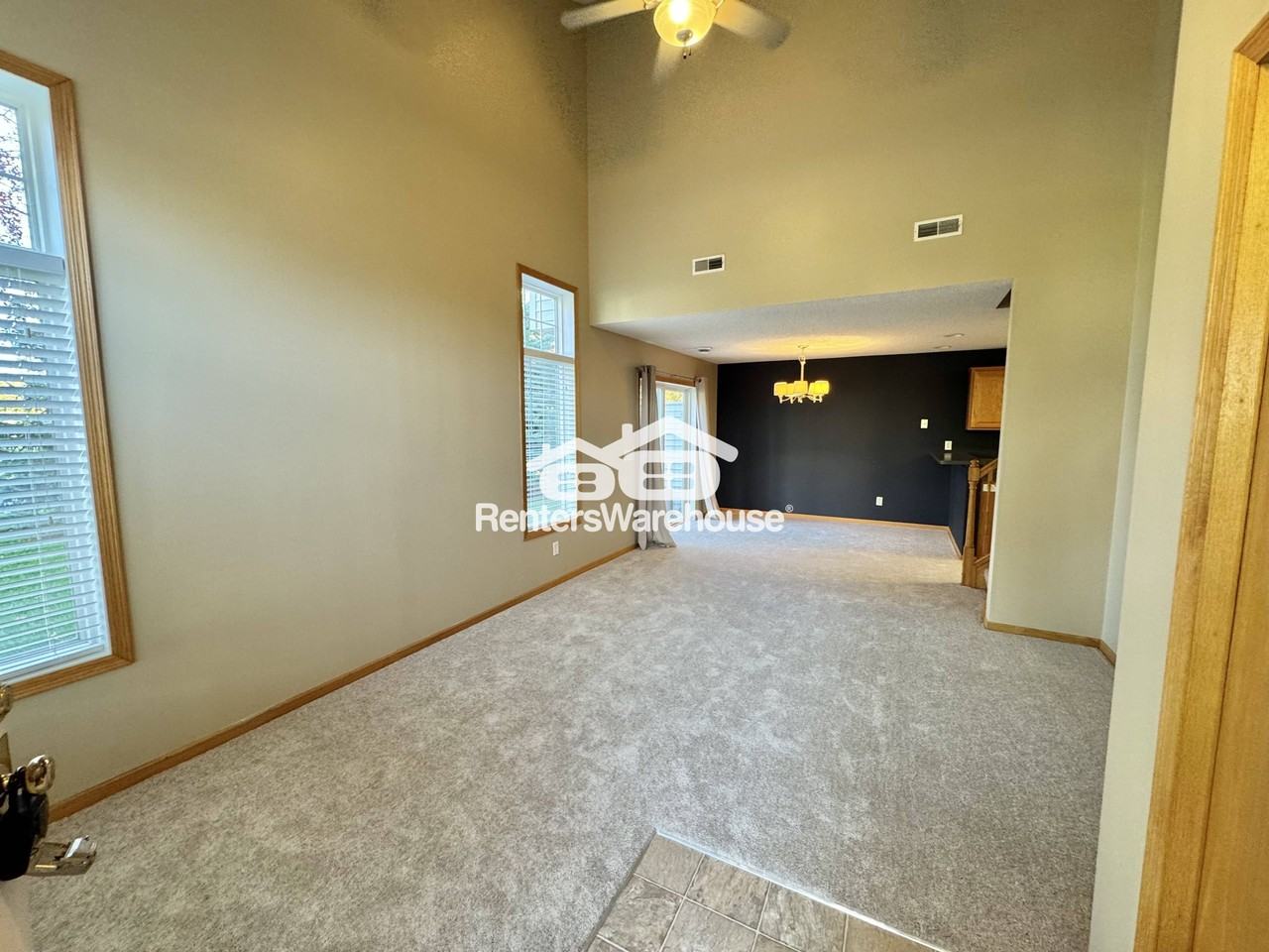 17119 Eastwood Ave - Photo 4 of 23