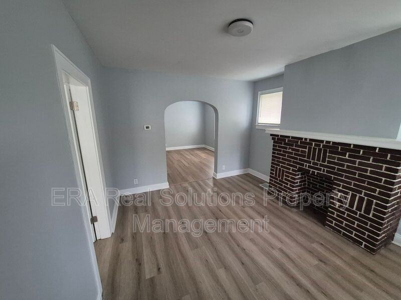 1042 E 14th Ave - Photo 2 of 8