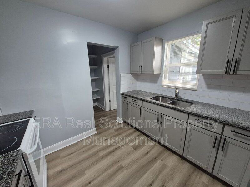 1042 E 14th Ave - Photo 5 of 8