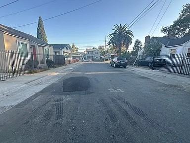 3233 44th St 44th St. - Photo 3 of 10