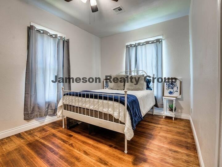 401 S 1st St - Photo 3 of 11