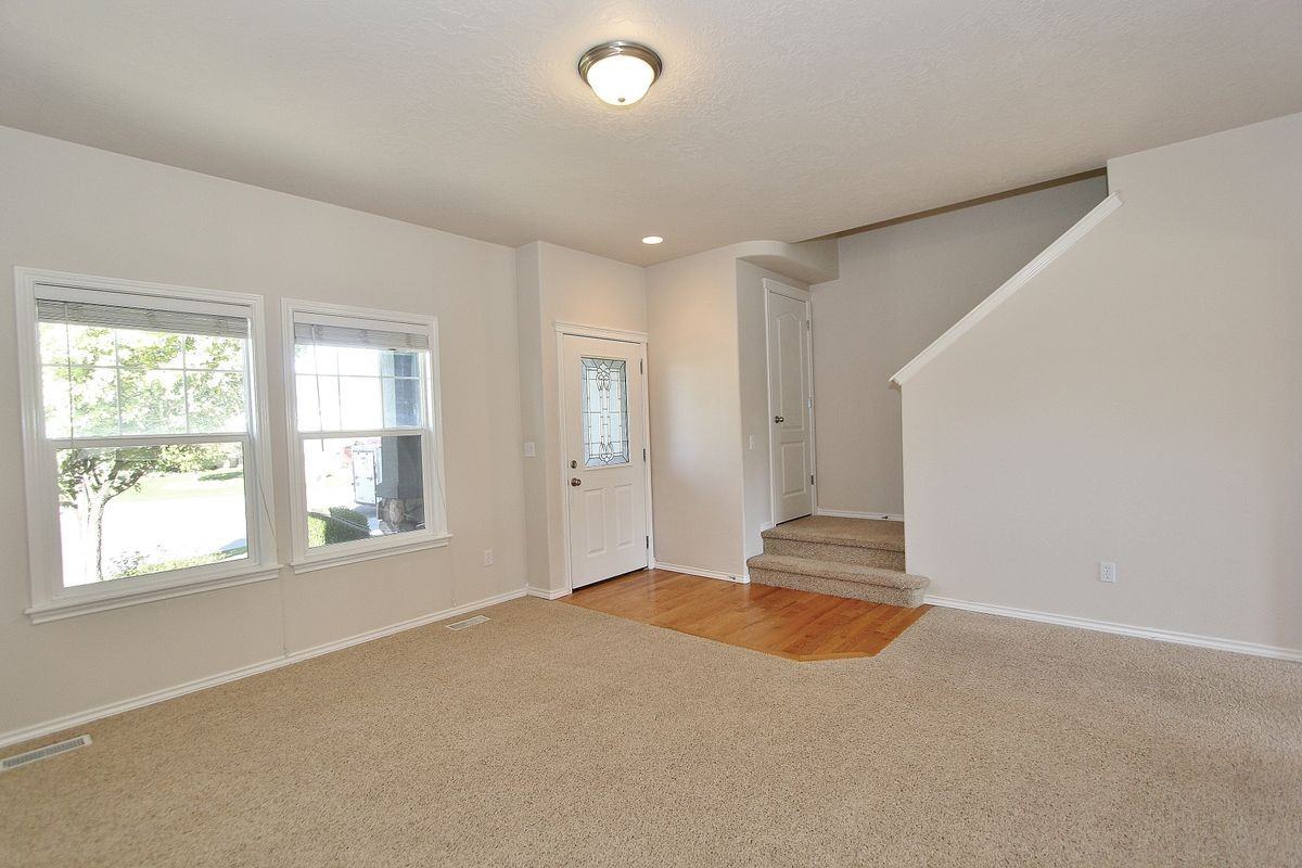 667 West Crescent Street - Photo 2 of 27