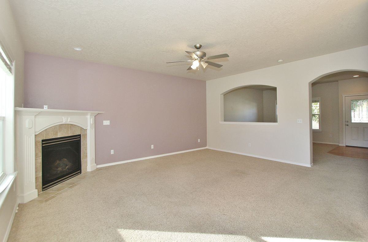 667 West Crescent Street - Photo 4 of 27