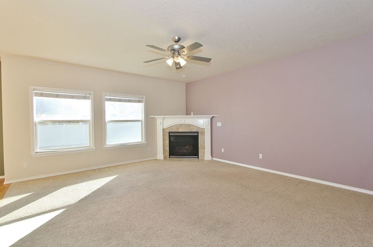 667 West Crescent Street - Photo 5 of 27