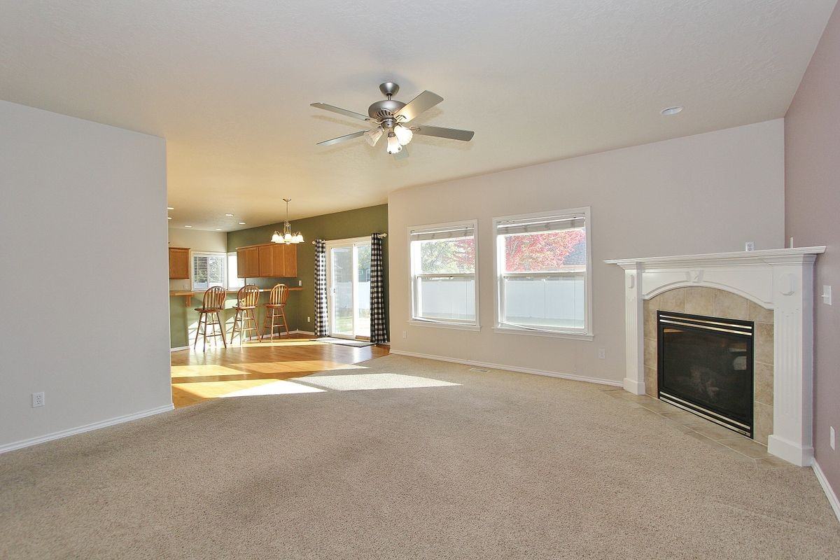 667 West Crescent Street - Photo 6 of 27