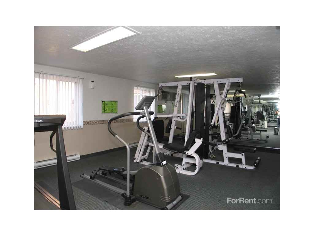 Chateau Perry Apartments - Photo 2 of 19