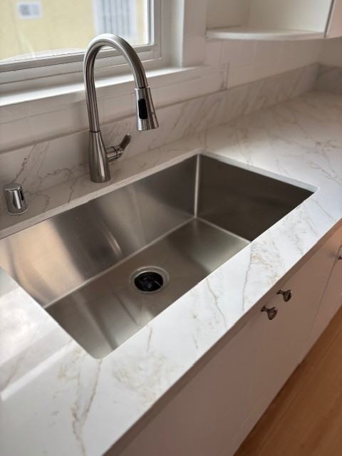 4334 Grand View Boulevard - Photo 3 of 38