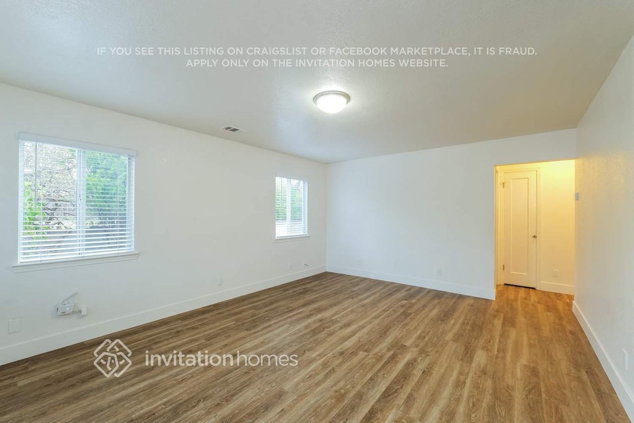 405 Concord St - Photo 3 of 17