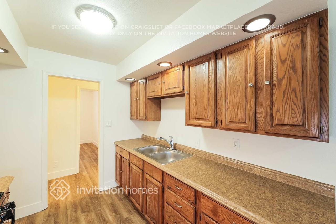 405 Concord St - Photo 6 of 17