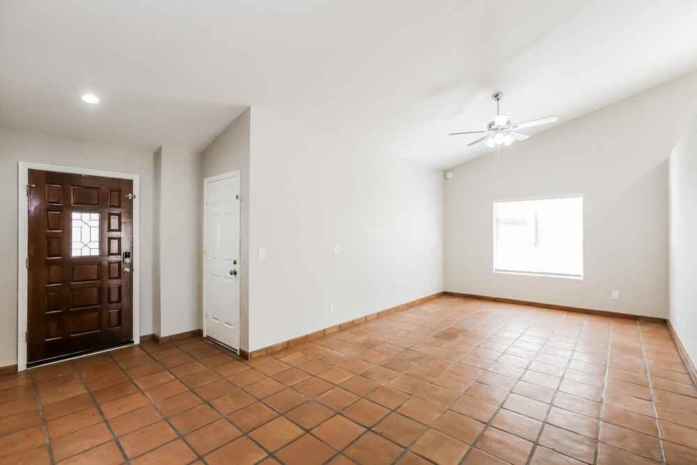 3616 N Copenhagen Dr - Photo 3 of 16