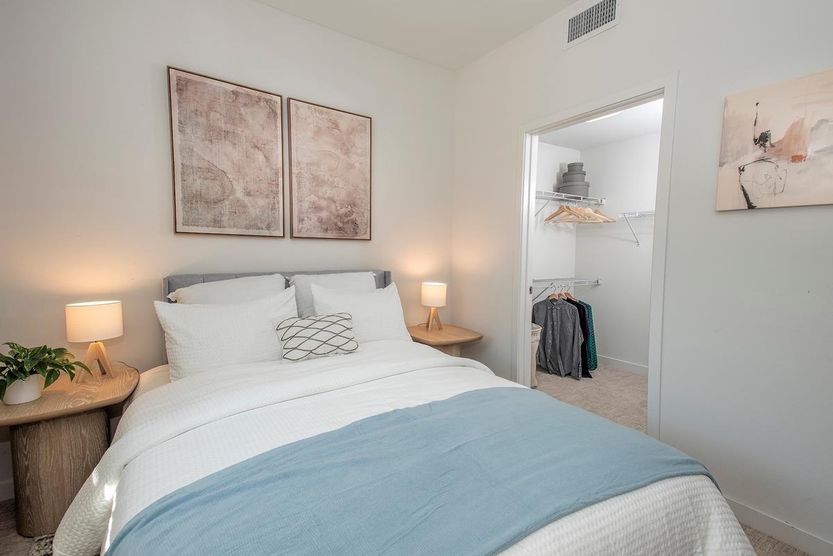 6775 Golden Gate Dr - Photo 5 of 50