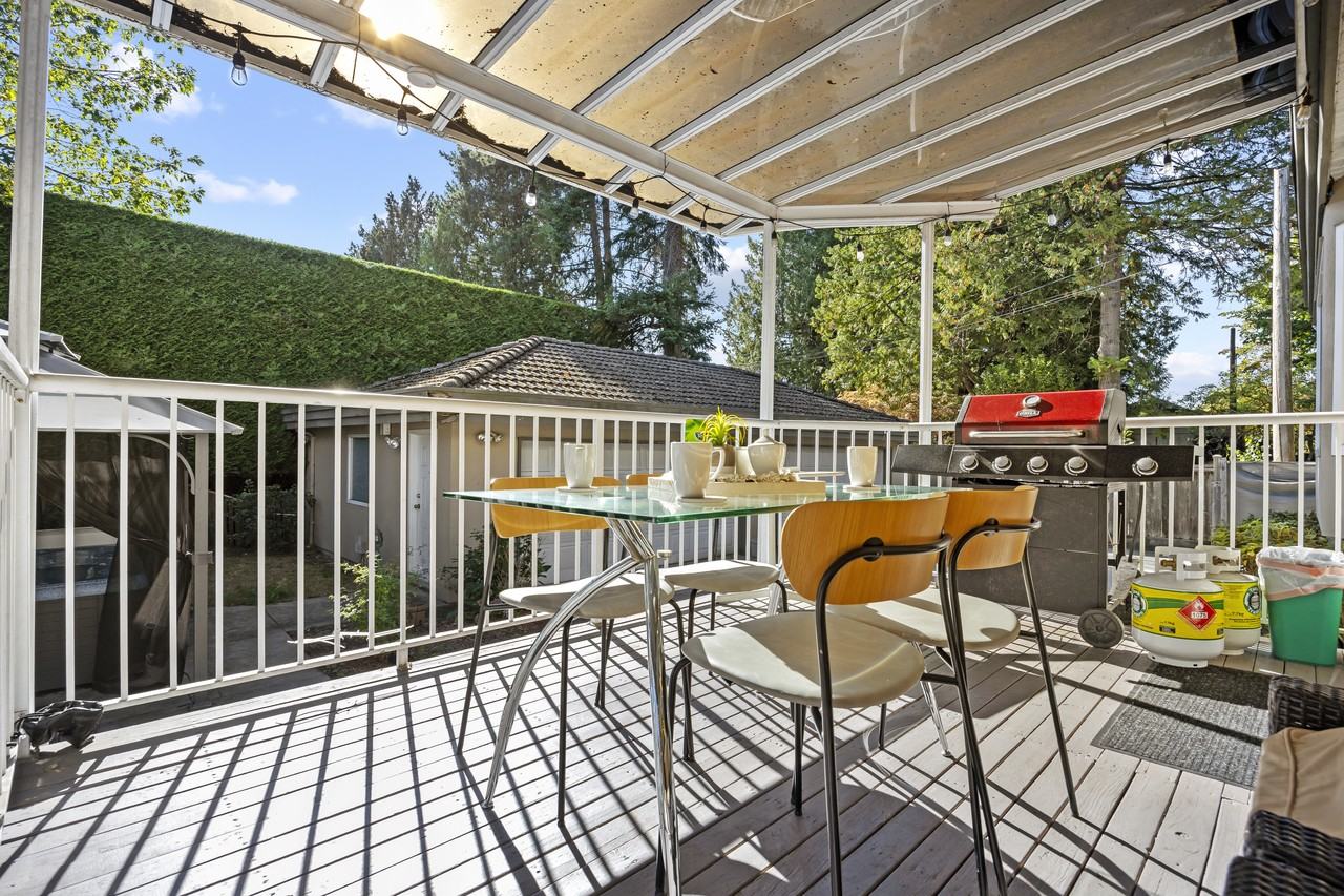 2318 Southwest Marine Drive - Photo 6 of 36