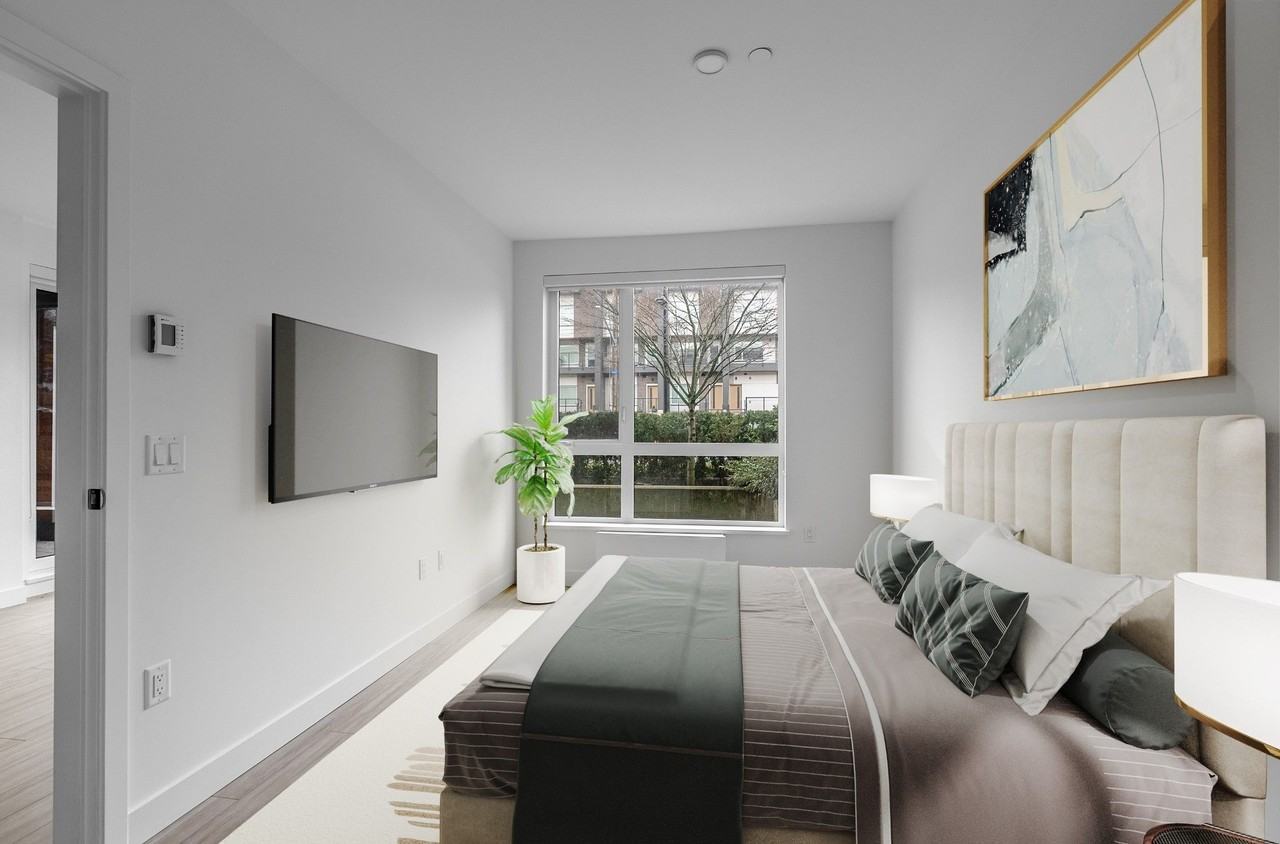 747 East 3rd Street #102 - Photo 5 of 17