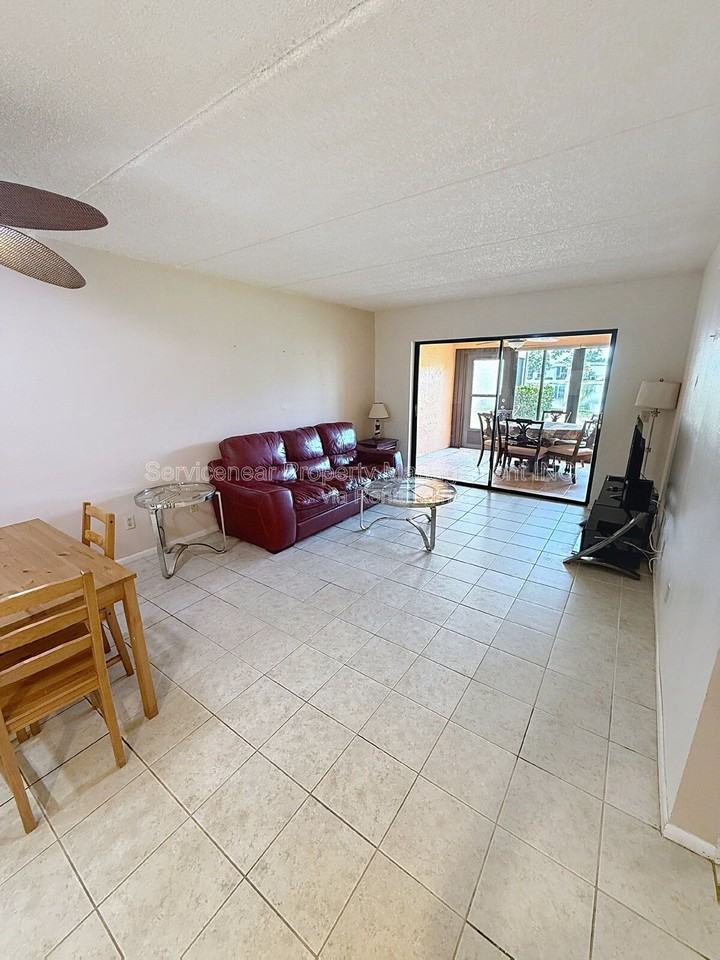 217 Woodlake Wynde - Photo 4 of 21