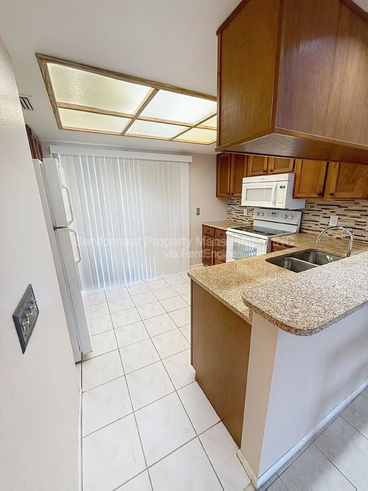 217 Woodlake Wynde - Photo 5 of 21