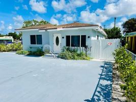 featured image of 740 Ne 130th St #B