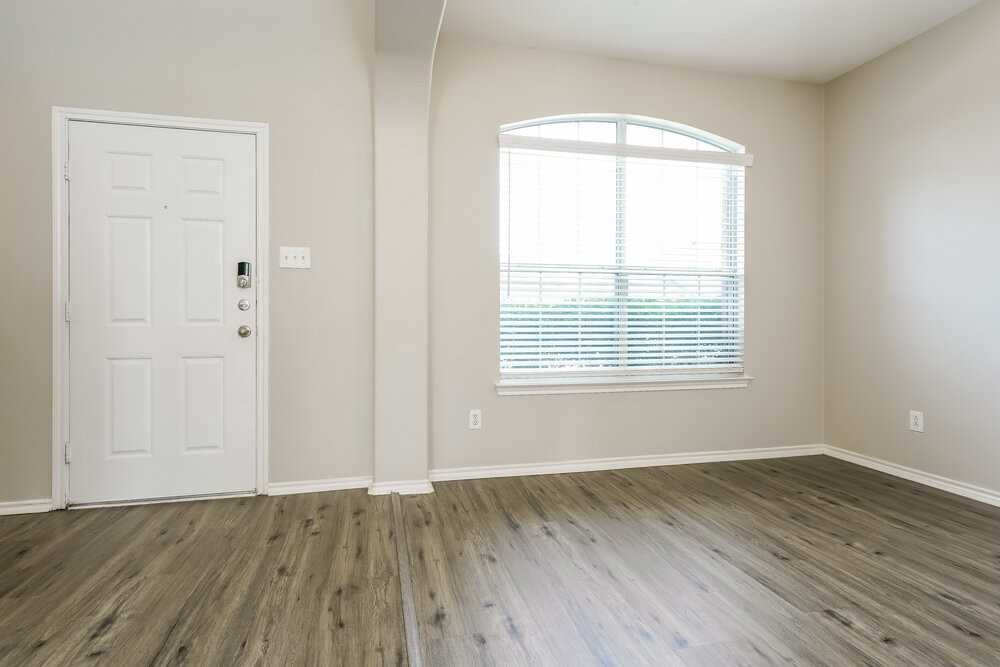 521 Roundrock Ln - Photo 7 of 17