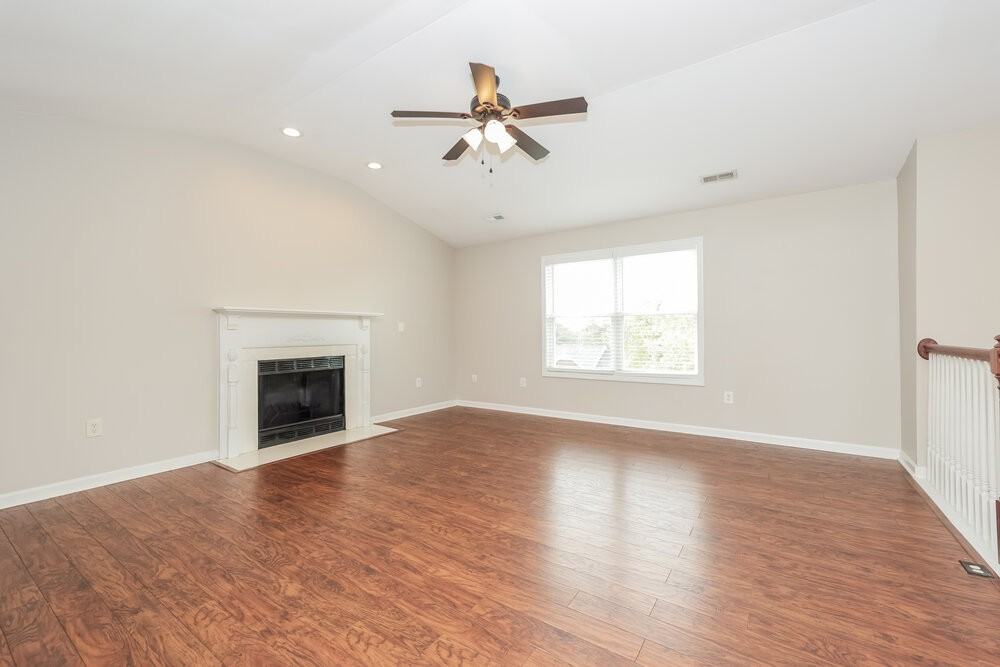 2712 Mollys Ct - Photo 5 of 17