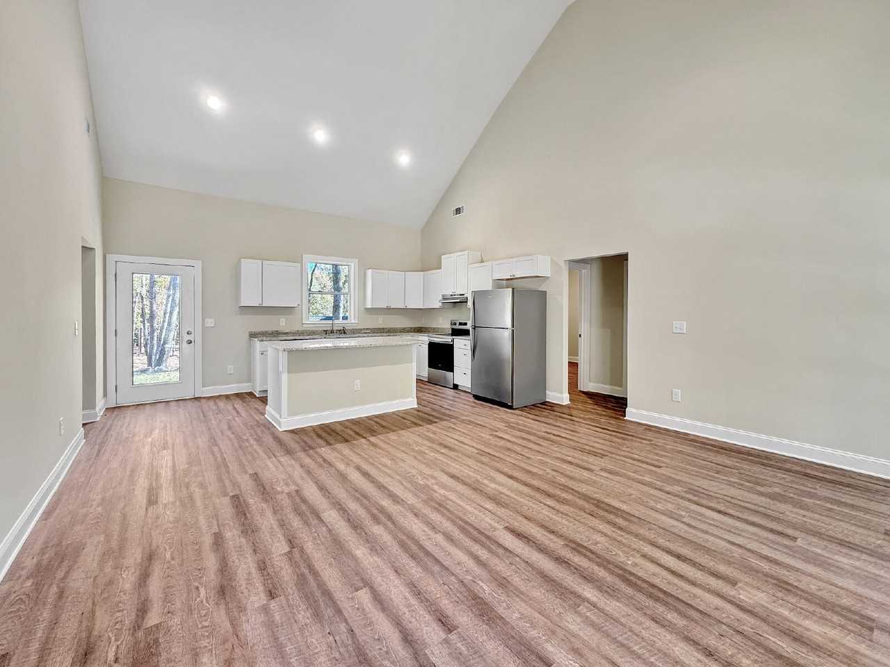 3845 Honeysuckle Rd - Photo 5 of 15