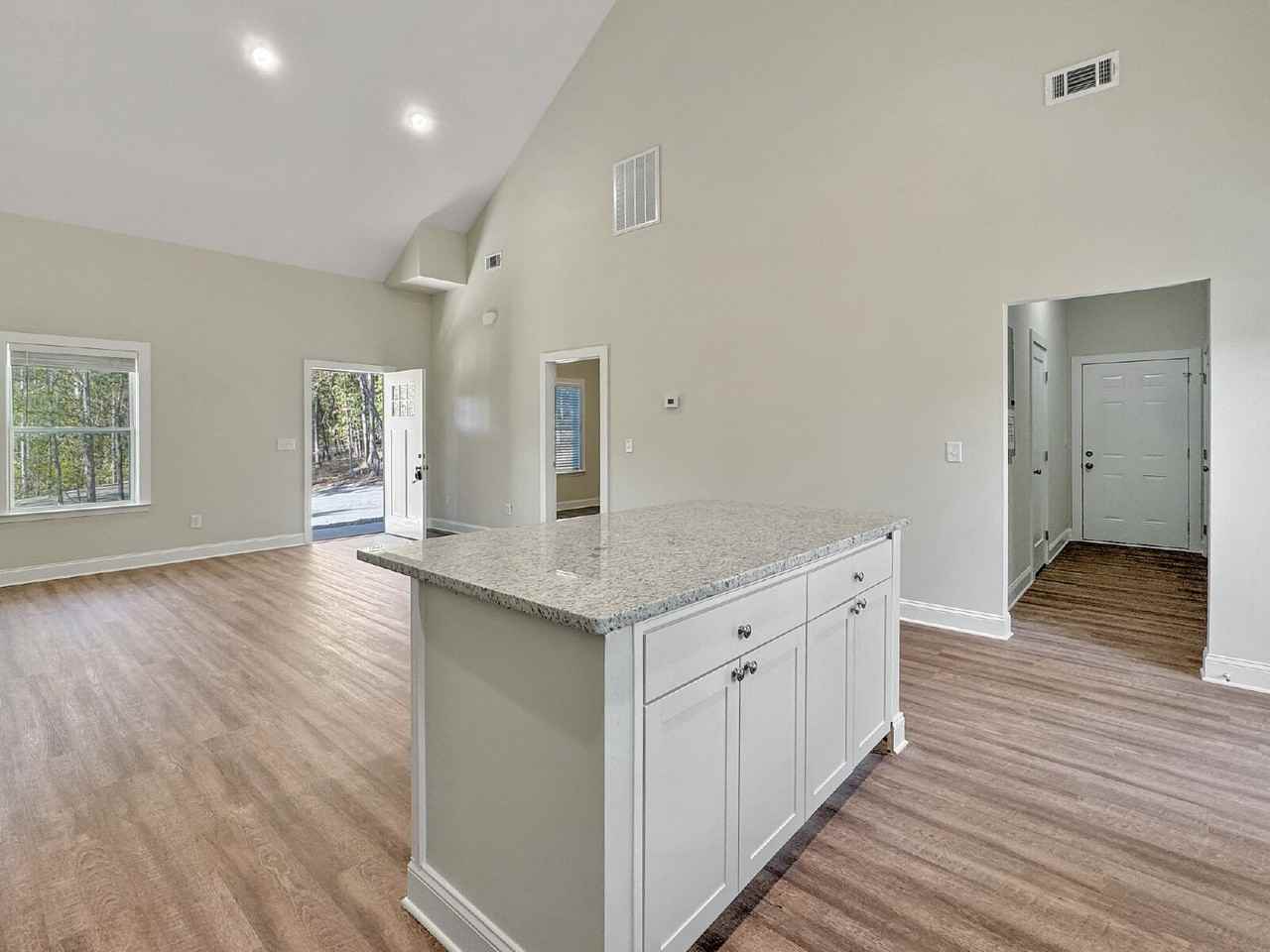 3845 Honeysuckle Rd - Photo 6 of 15